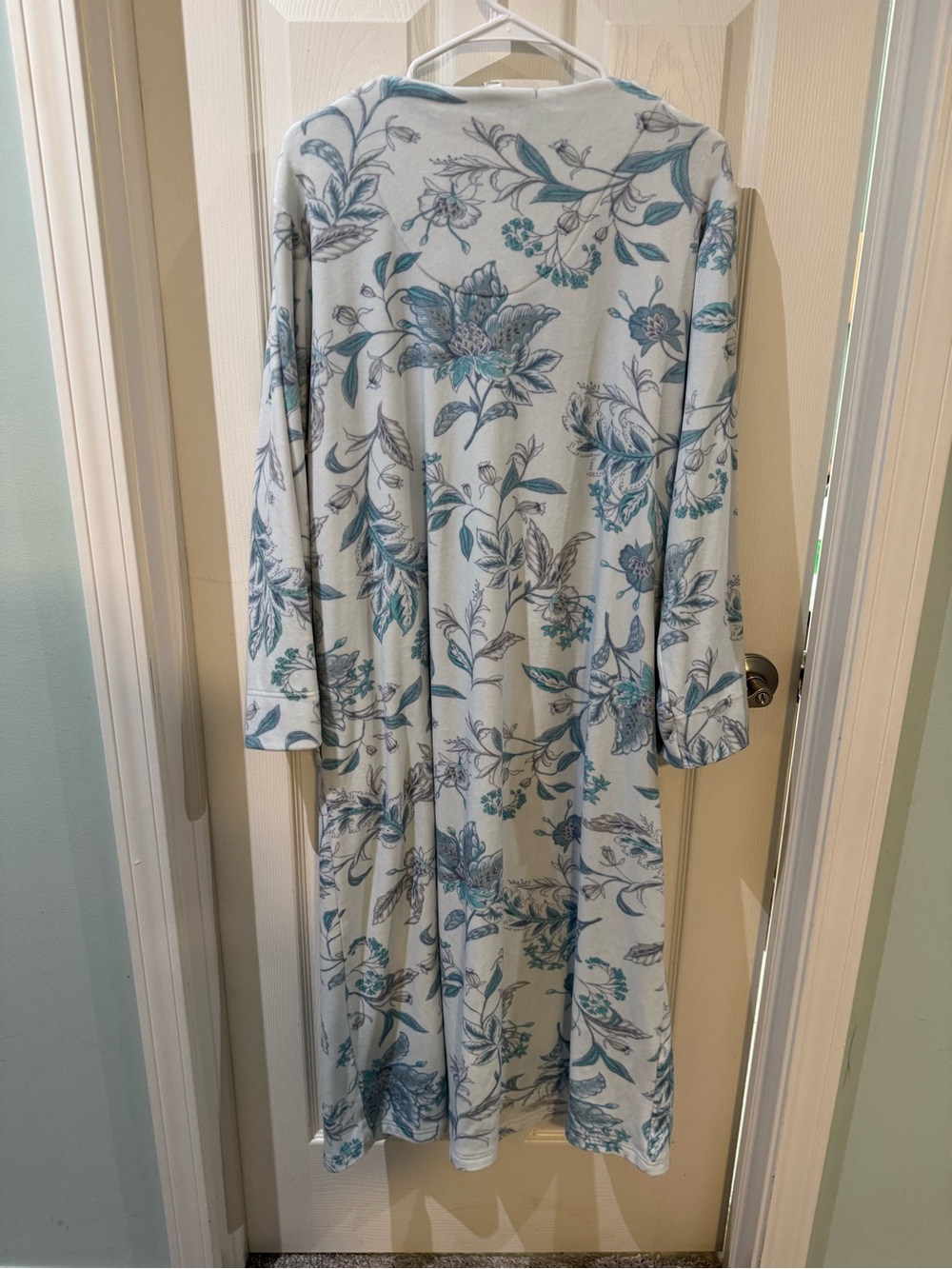 Miss Elaine Women's Zip-Front Long-Sleeve Floral Robe size m - Picture 4 of 9